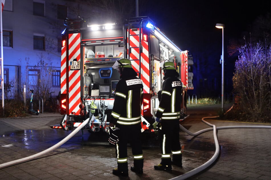 Die Feuerwehr brachte den Brand im Keller unter Kontrolle.