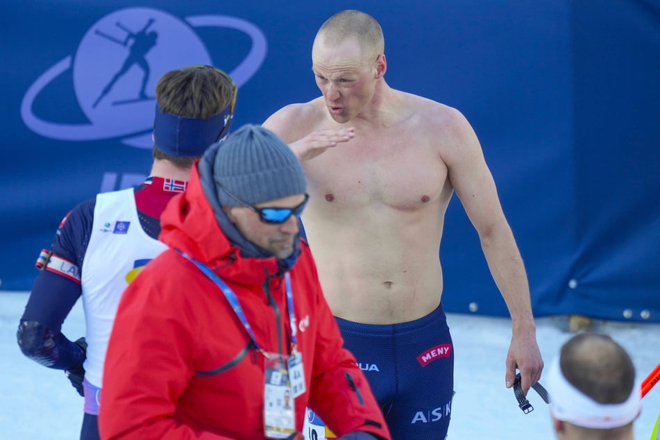 Der norwegische Biathlet Endre Strømsheim (27, r.) war nach dem enttäuschenden Auftritt in der Schweiz fuchsteufelswild.