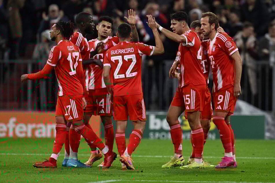 Wer, wenn nicht Harry Kane (r.)? Im dritten Champions-League-Spiel der Saison machte der Stürmer seinen fünften Treffer.