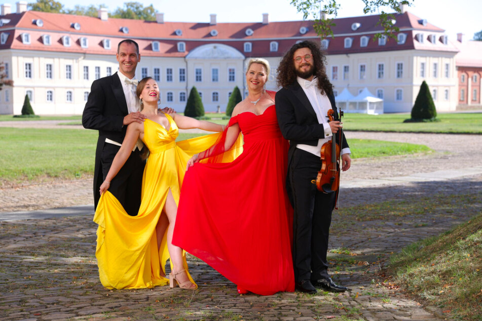 Lasst Euch von der großen Johann Strauss Revue in Osterode (7.4.) verzaubern.