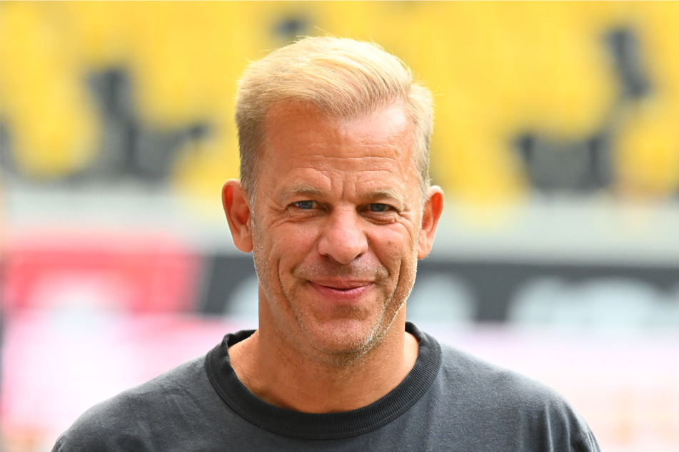 Dynamo-Trainer Markus Anfang (49) wird dieser Tage wieder viel Zeit im Bus verbringen.