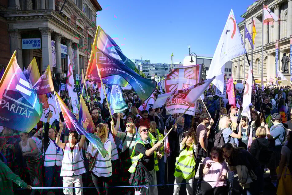 4000 Berliner protestieren: Senat gefährdet soziale Zukunft der Stadt!