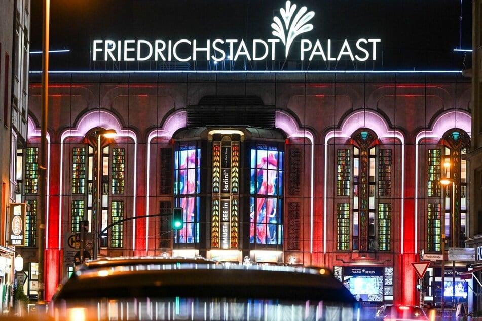 Das Revuetheater in Berlin-Mitte präsentiert das ganze Jahr hindurch große Shows. (Archivfoto)