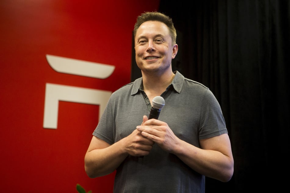 Elon Musk: Elon Musk dumps billions worth of Tesla stock as shares slump again