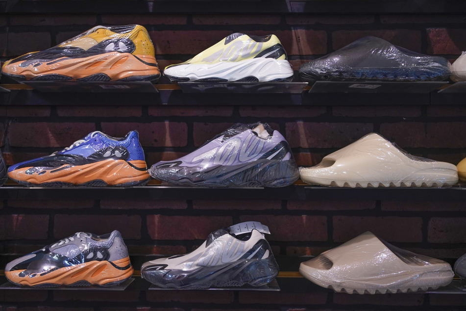Während es noch immer Restbestände der Yeezy-Schuhe (Foto) gibt, setzt Adidas in Zukunft auf seine Retro-Modelle.