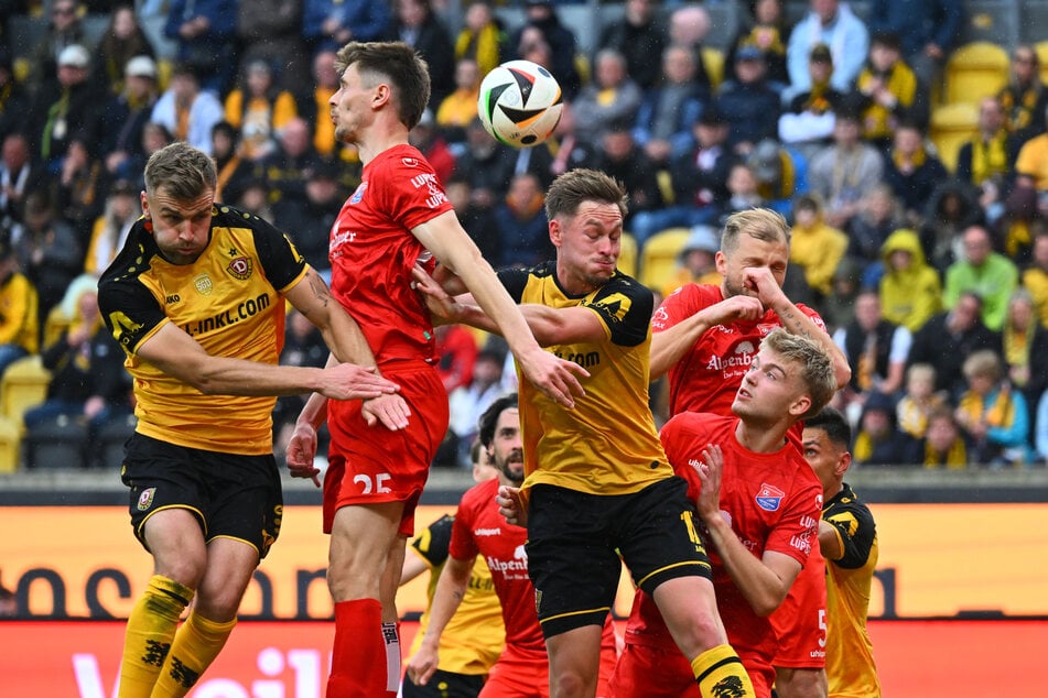 Nicht nur in Sachen Luftduellen ist Lars Bünning (l.) einer der besten Dynamos.