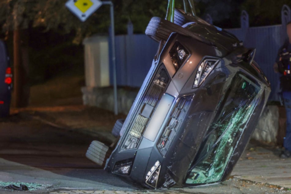 Seat-Fahrer verliert die Kontrolle und landet auf dem Dach