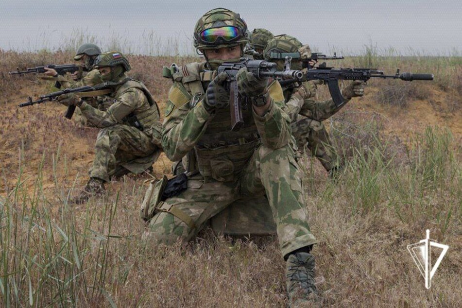 Die russische Nationalgarde (Rosgwardija) ist Putin direkt unterstellt. Nun fordern die Paramilitärs Panzer und andere schwere Kriegstechnik.