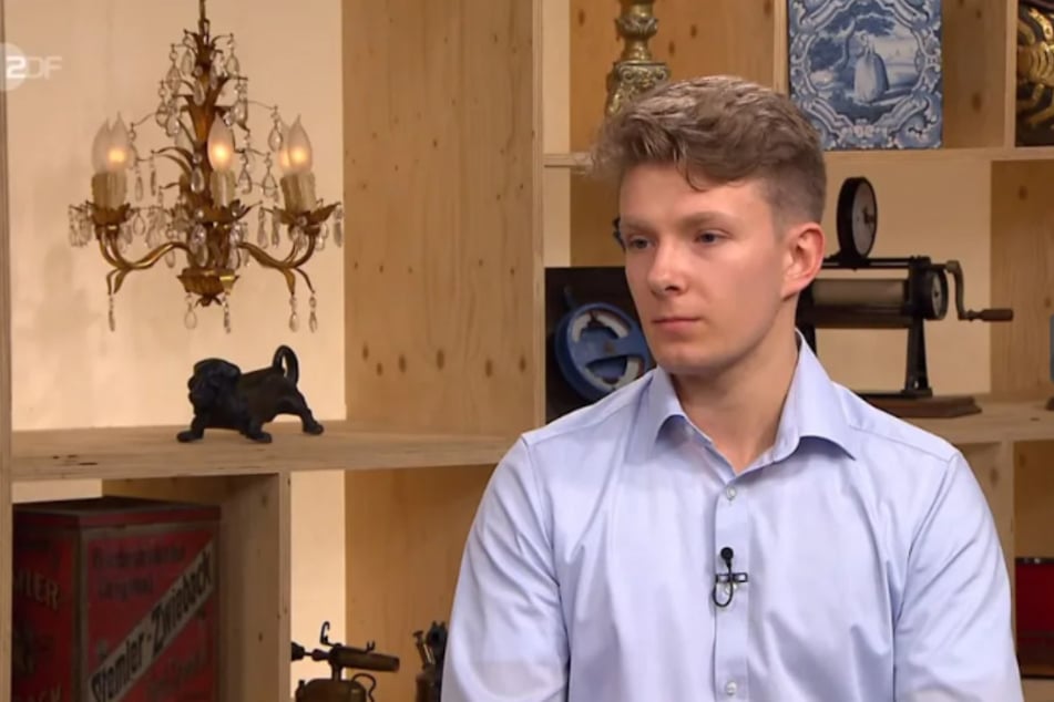 Student Tim Große Entrup aus Köln möchte bei "Bares für Rares" 170 Druckbuchstaben aus Holz und Blei zu Geld machen.