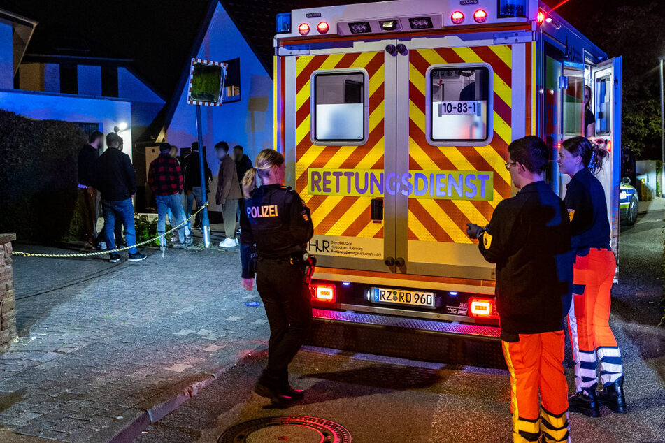 Messerstecherei an Busbahnhof: Streit zwischen 20 Menschen eskaliert!