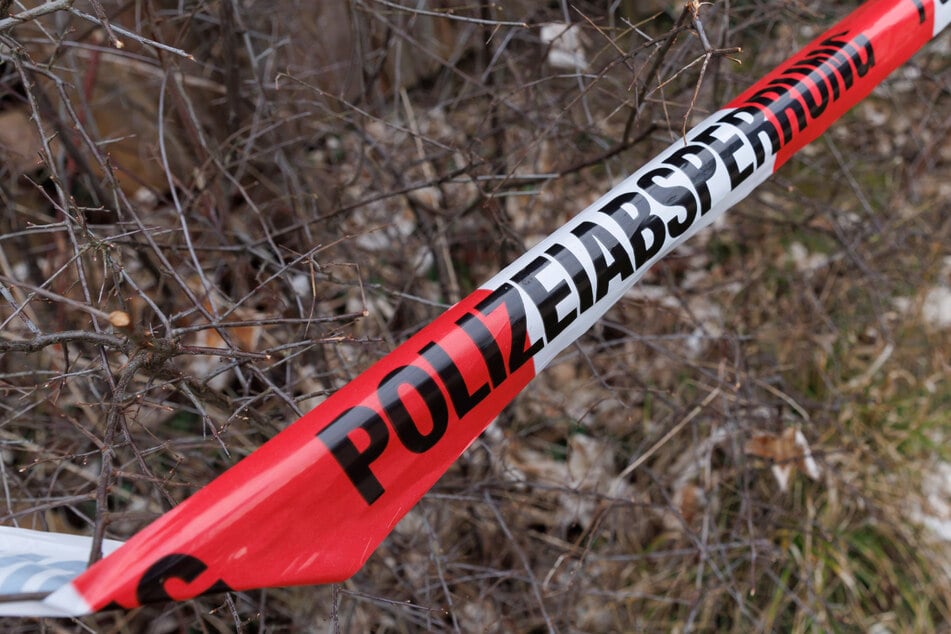 Die Polizei sperrte am Mittwochabend die Fundstelle ab. (Symbolfoto)
