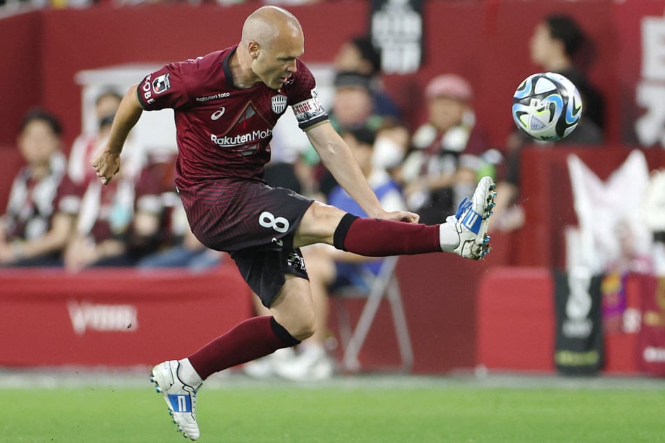 2018 wechselte der 40-Jährige nach Japan, stand beim Erstligisten Vissel Kōbe unter Vertrag.