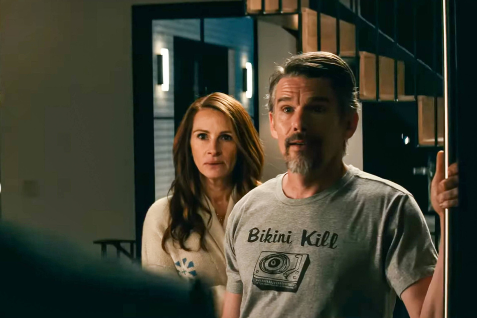 Julia Roberts and Ethan Hawke's (r) family vacation turns deadly in the new apocalyptic thriller Leave the World Behind.