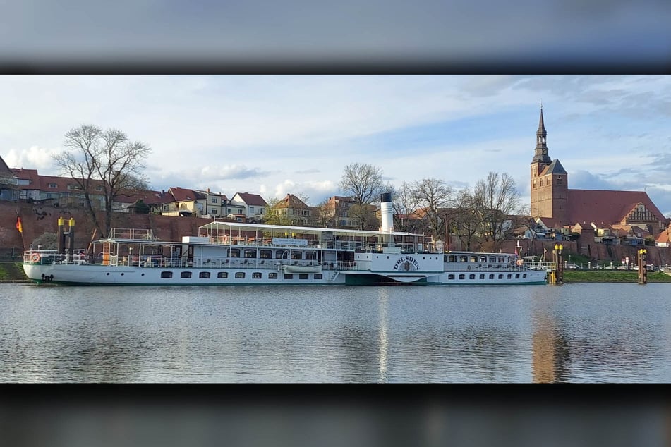 Dampfer "Dresden" auf der Rückreise in Tangermünde.