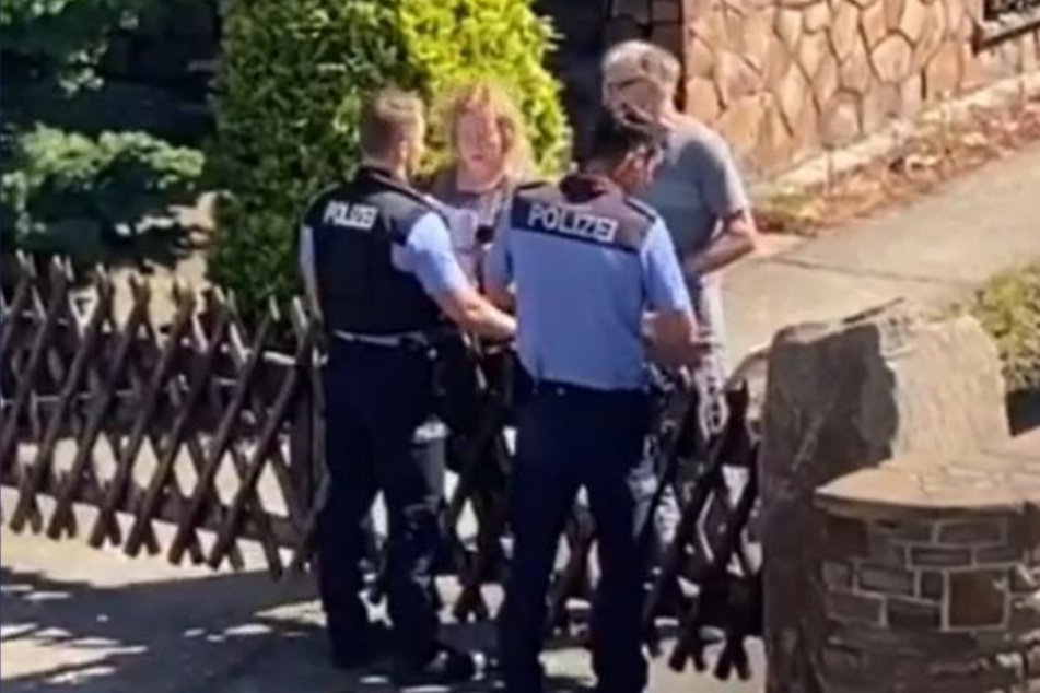 Die Polizisten überraschten den 68-Jährigen am Sonntag in seinem Zuhause in Riesa.