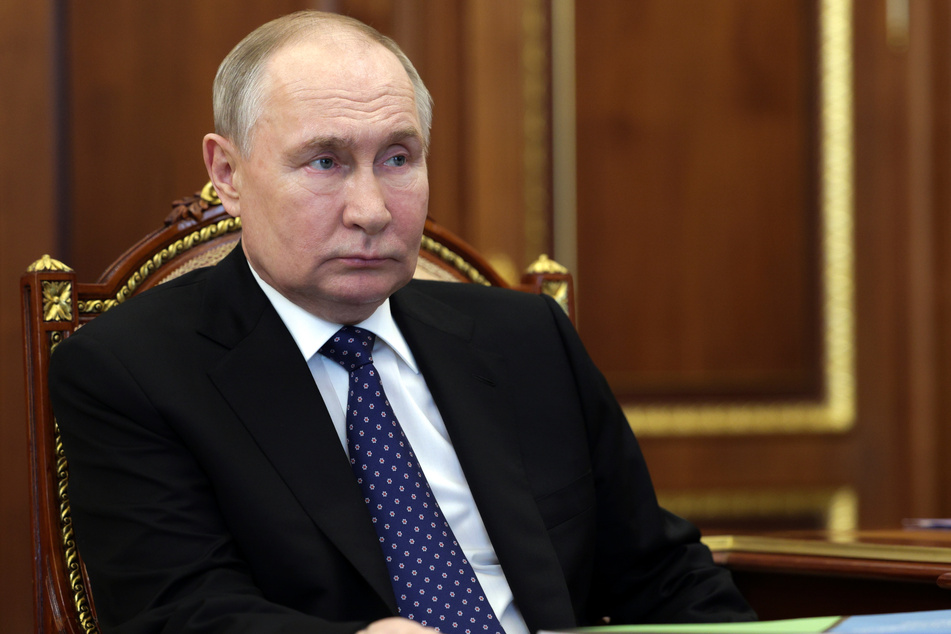 Kreml-Herrscher Putin (71) denkt gar nicht daran, seine Truppen aus der Ukraine abzuziehen.
