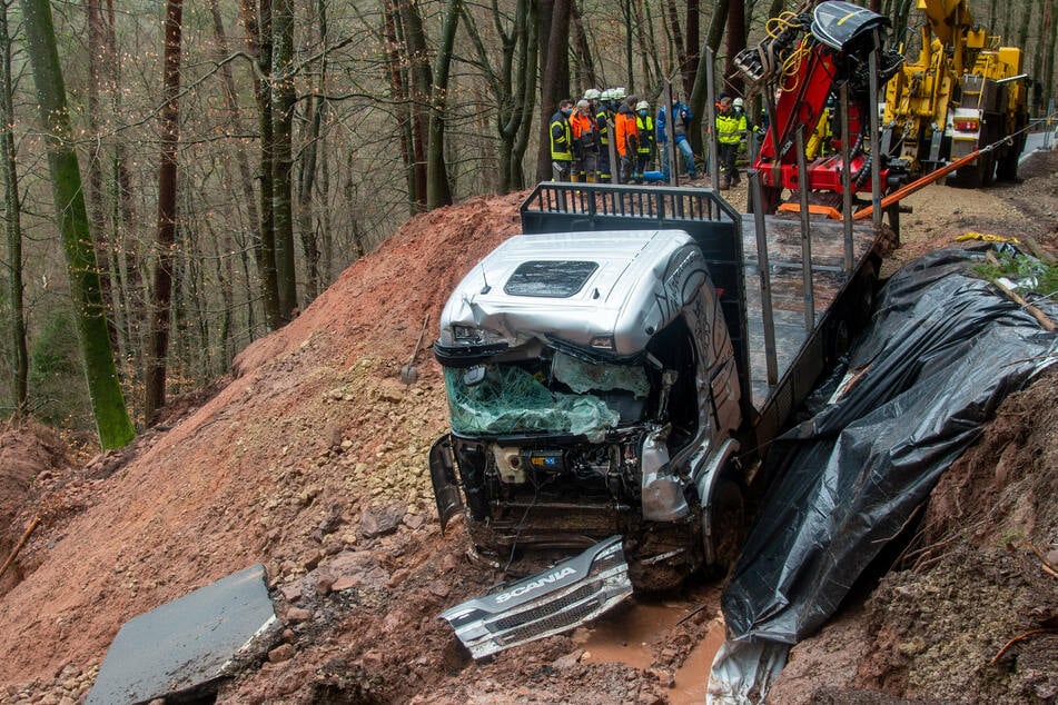 Der verunglückte Lkw konnte am Mittwoch final geborgen werden.