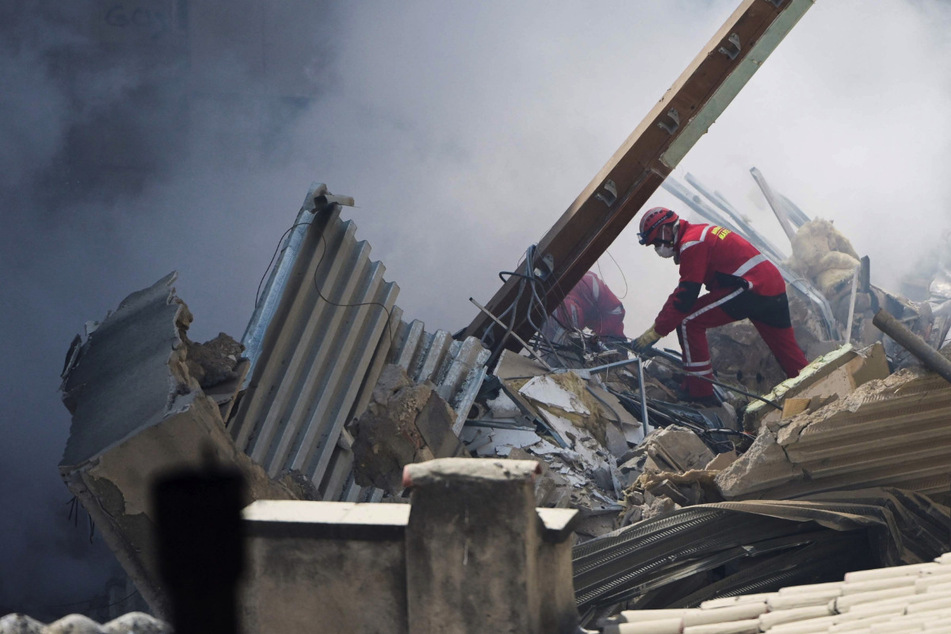 Nach Hauseinsturz: Retter finden mehrere Tote, weitere Gebäude stark beschädigt