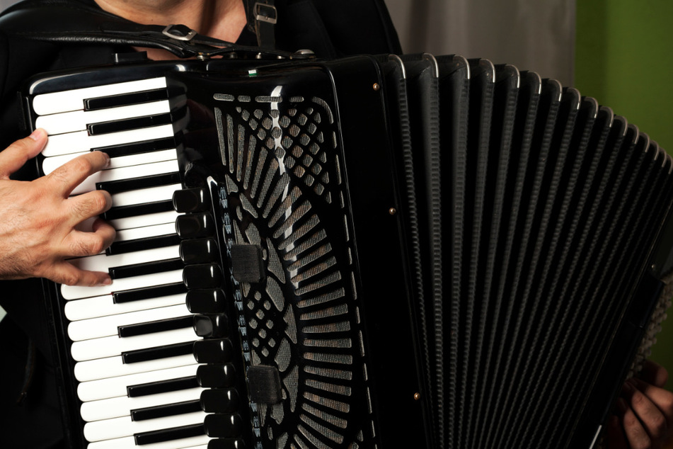 Das Dresdner Akkordeonorchester spielt Werke von Götz, Tschaikowski und Piazzolla.