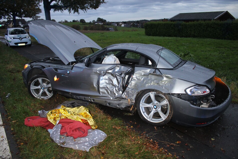 An dem verunfallten BMW entstand ein hoher Sachschaden.