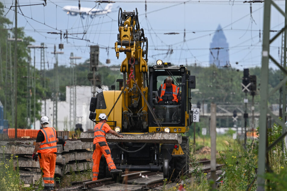 In der Nacht zum 16. Juli hat die fünfmonatige Vollsperrung der Bahnstrecke zwischen Frankfurt und Mannheim begonnen.