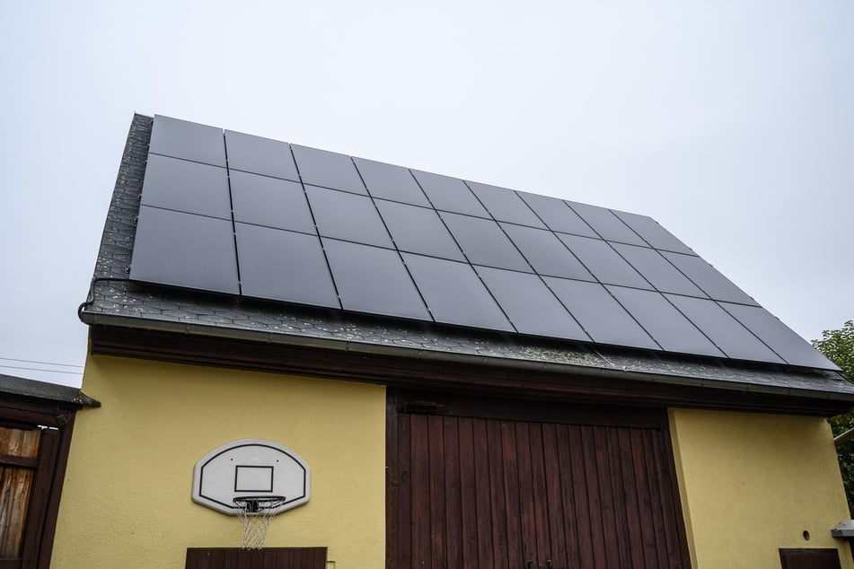 Patrick Simmel (36) hat auf seinem Haus bereits eine Solaranlage.