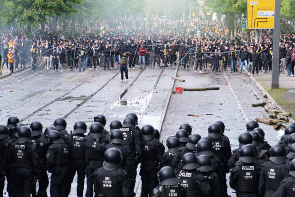 Beim Spiel gegen Türkgücü kam es zum Aufeinandertreffen von Polizei und teils gewaltbereiten Randalierern.