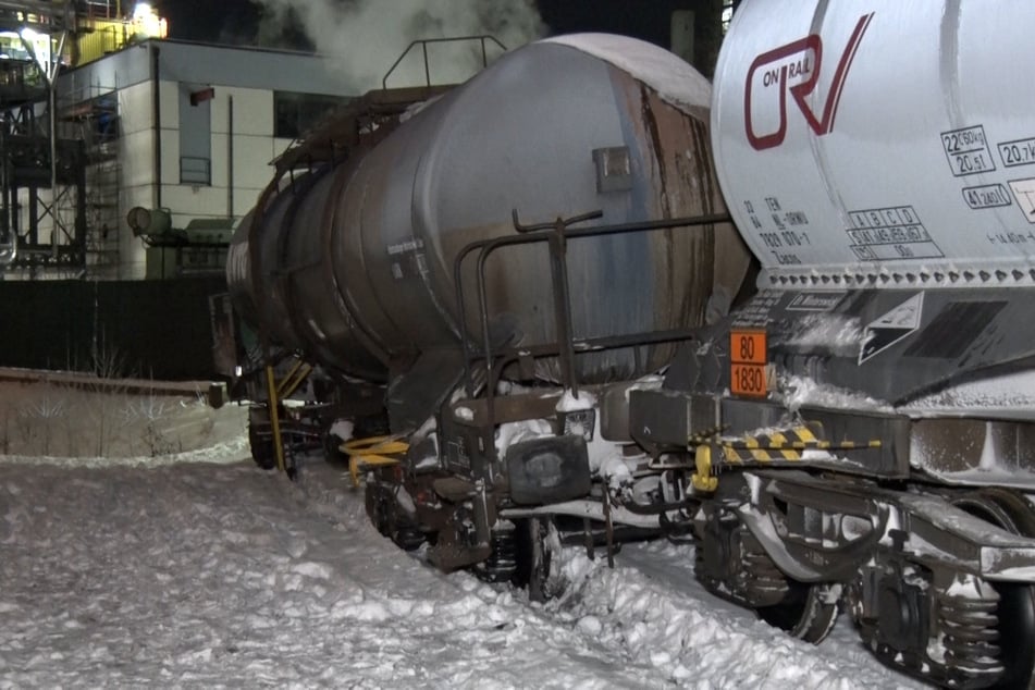 Hamburg: Zu viel Schnee auf den Schienen? Güterzug entgleist