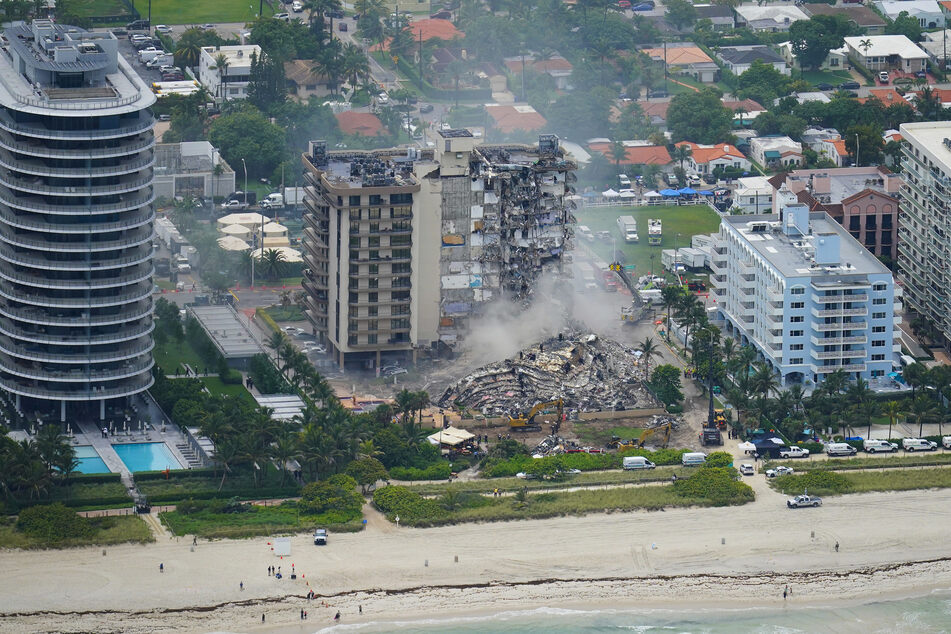 Das Gebäude befindet sich mitten am Strand im US-Bundesstaat Florida.