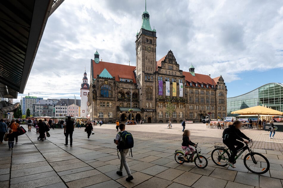 Der Baum wird am Samstag auf dem Marktplatz aufgestellt.