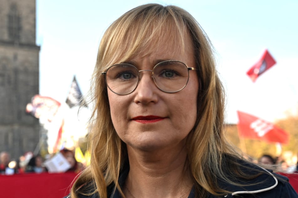 Eva von Angern (49, Linke), fordert Ersatztage für Feiertage, die auf ein Wochenende fallen. (Archivbild)