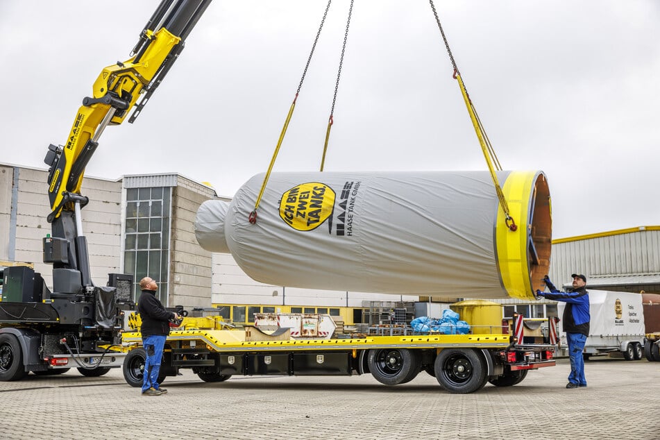 Am Dienstag wurde das Monstrum verladen und nach Nordrhein-Westfalen transportiert.
