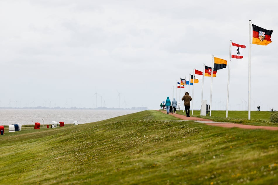 Frischer Wind und sinkende Corona-Zahlen in Schleswig-Holstein.