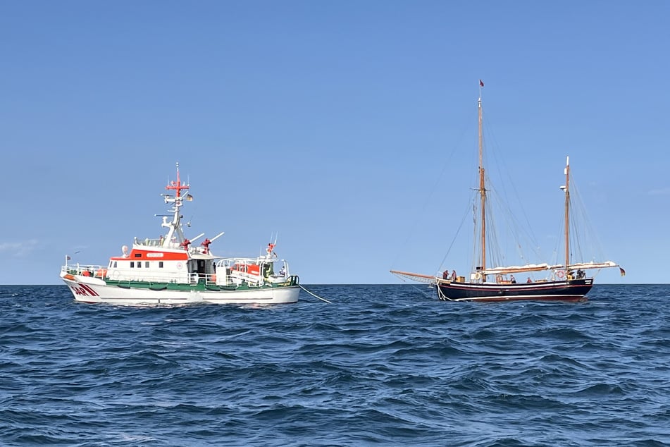 Mast gebrochen: Zwei Verletzte auf Haikutter