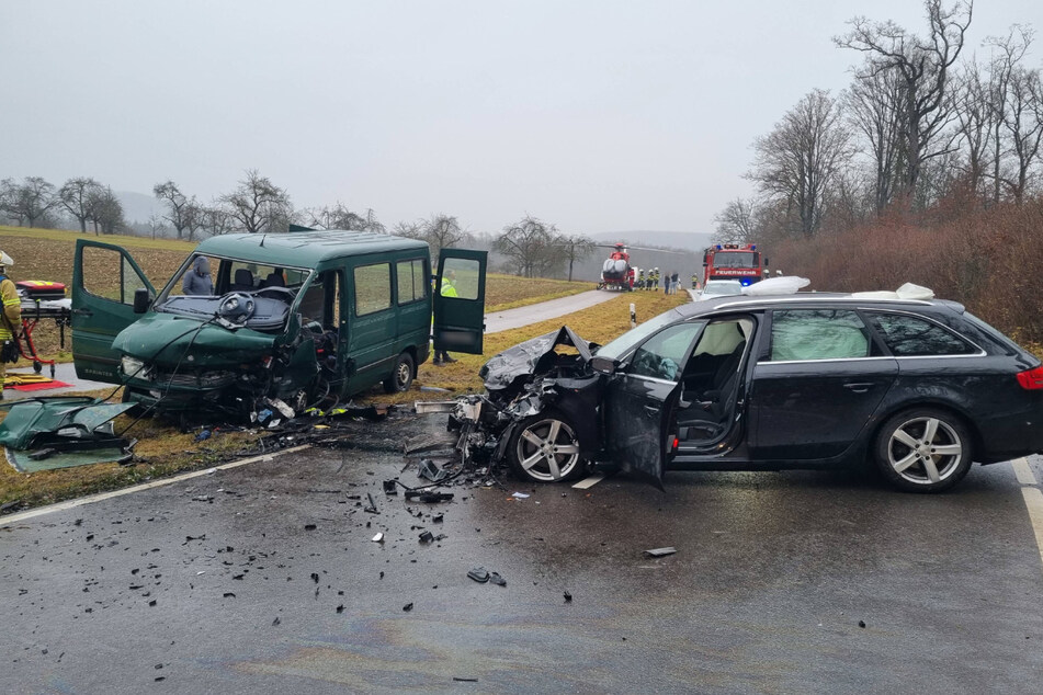 unfall im kreis ludwigsburg audi kracht in gegenverkehr drei menschen schwer verletzt tag24