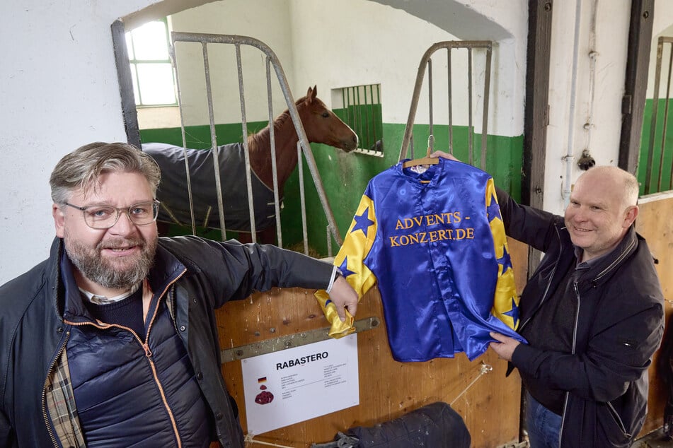Thomas Reiche (51, l.) und Kay Aubrecht (51) lassen Wallach Rabastero fürs Konzert galoppieren.