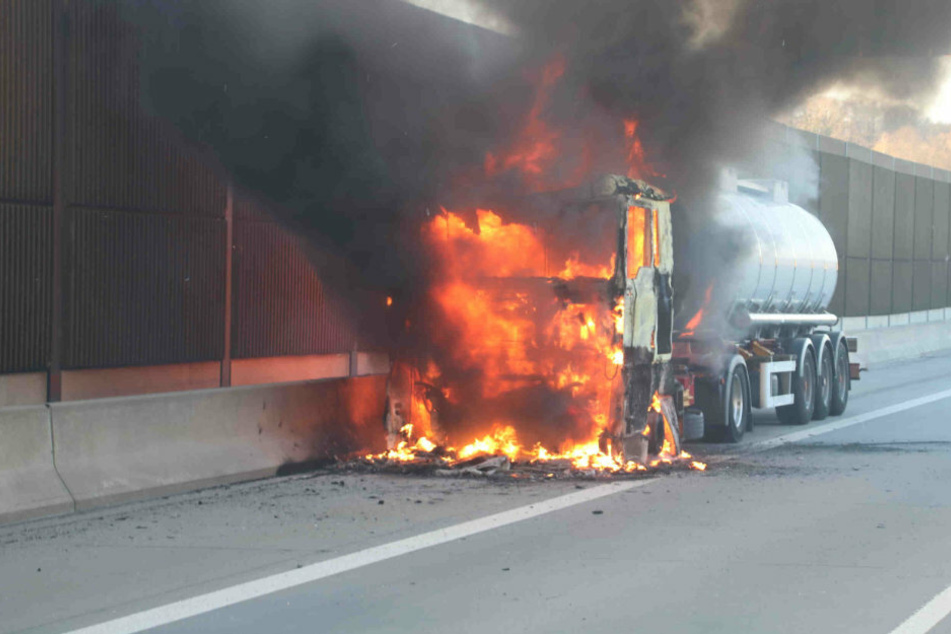 Lkw in Flammen! Vollsperrung auf A9