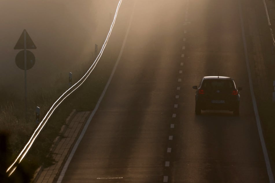 Nebel, Wolken und Regen im Norden: Was Autofahrer beachten müssen