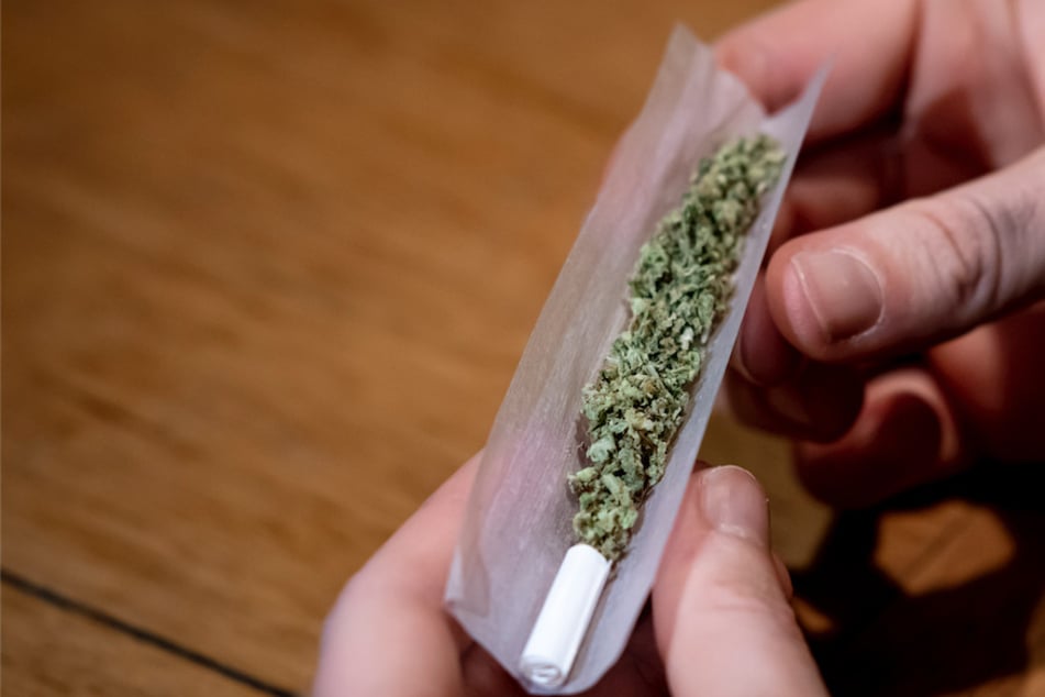 Cannabis bald legal in Deutschland? NRW-Innenminister ist strikt dagegen