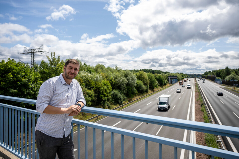 Auf der Brücke über die A72 rettete Robin Gerschler (37) einem Mann in einer psychischen Notlage das Leben.