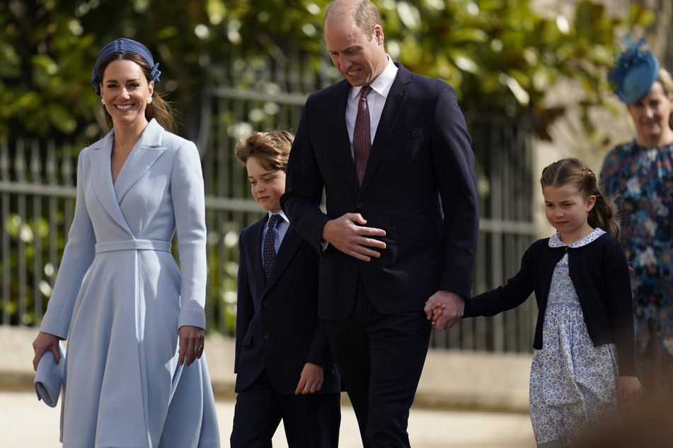 William und Kate zusammen mit ihren Kindern Charlotte (7) und George (8).