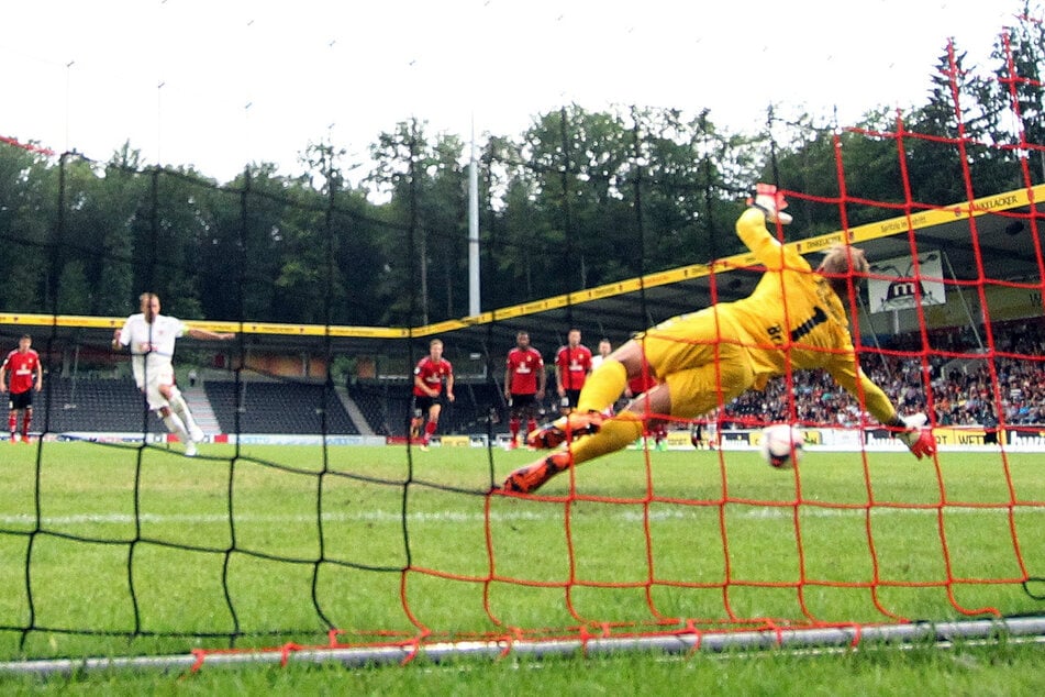 Der frühere Drittligist Sonnenhof Großaspach darf als Landespokalsieger Württembergs in der ersten DFB-Pokalrunde antreten. (Archivbild aus dem Stadion am Fautenhau)