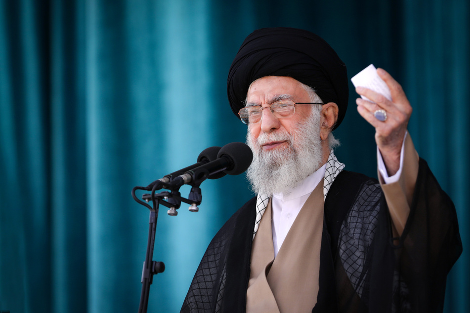Imam Sayyid Ali Khamenei (84) spricht auf Twitter von "Höchststrafen ohne Pardon".