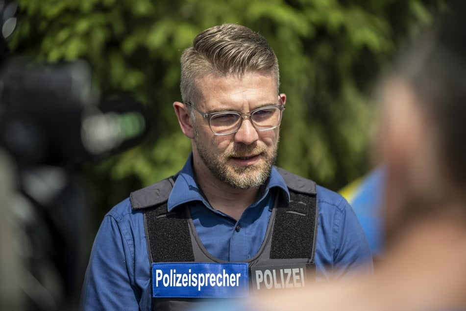 Polizeisprecher Andrzej Rydzik (38) informierte den ganzen Tag über den Stand der Suche.