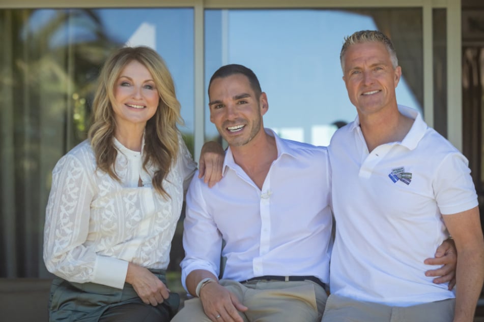 Im Vorjahres-Sommer öffneten Ralf Schumacher (50, r.) und Ètienne (36) Promi-Moderatorin Frauke Ludowig (62) die Türen.