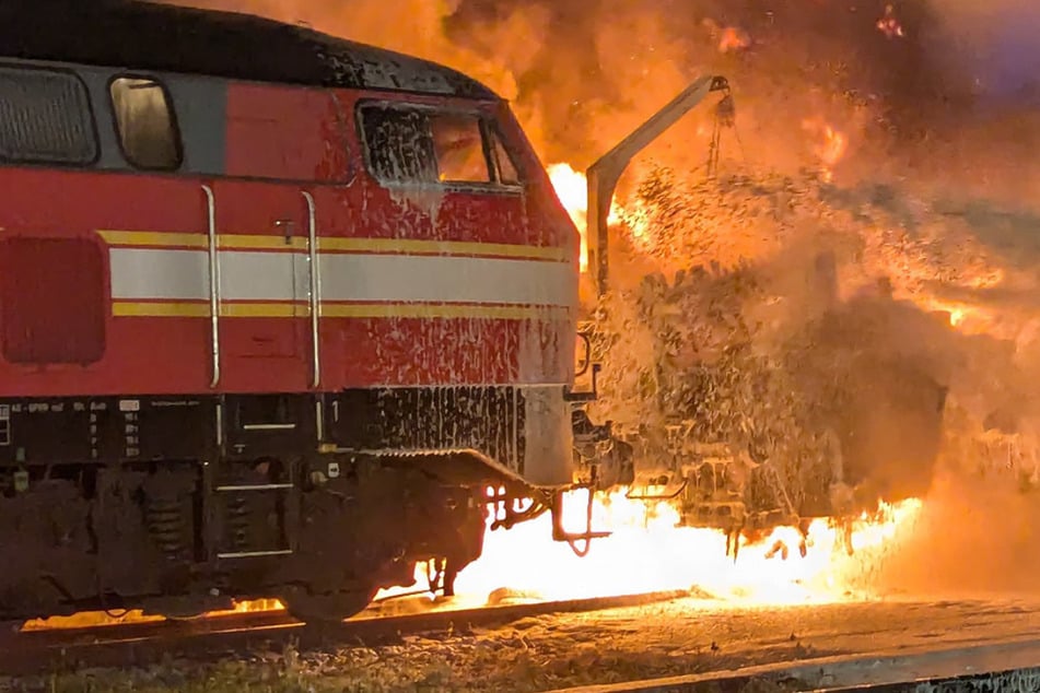 München: Flammen auf Münchner Stammstrecke: Zug brennt nahe Ostbahnhof aus