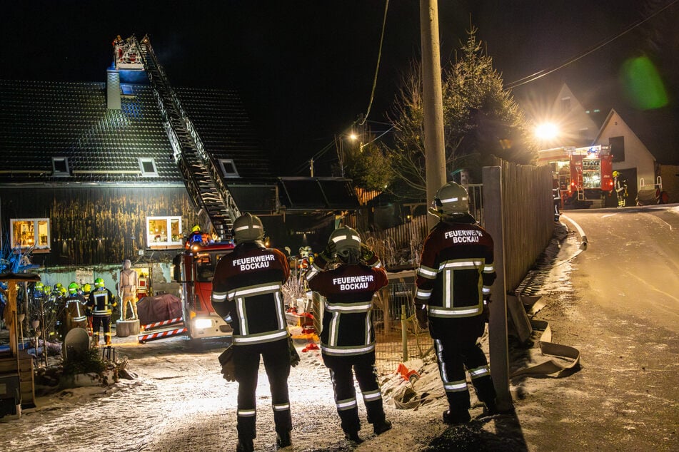 Insgesamt waren rund 50 Einsatzkräfte an den Löscharbeiten beteiligt.