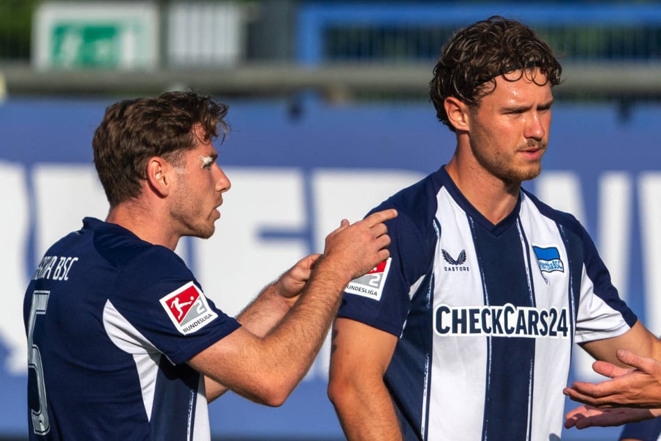 Hertha BSC muss die Heimtrikots für die neue Saison auf Verlangen der DFL noch einmal überarbeiten.