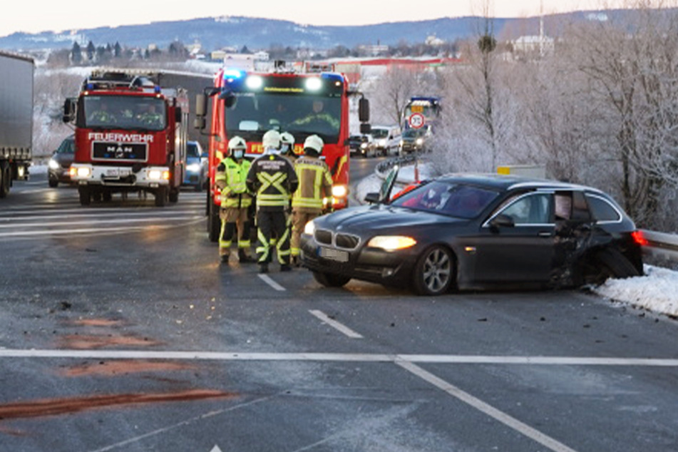 Bei Rot gefahren? Heftiger Unfall an A4-Auffahrt im Berufsverkehr