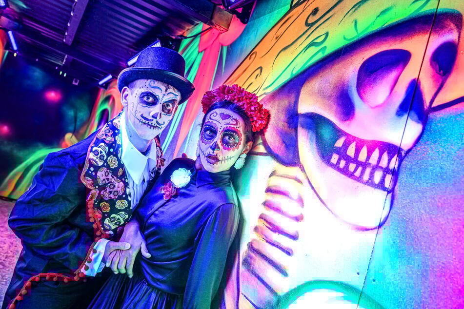 Für das neue Grusellabyrinth verkleideten sich Mike (29) und Frederica (22) von Oskars Showteam mexikanisch.